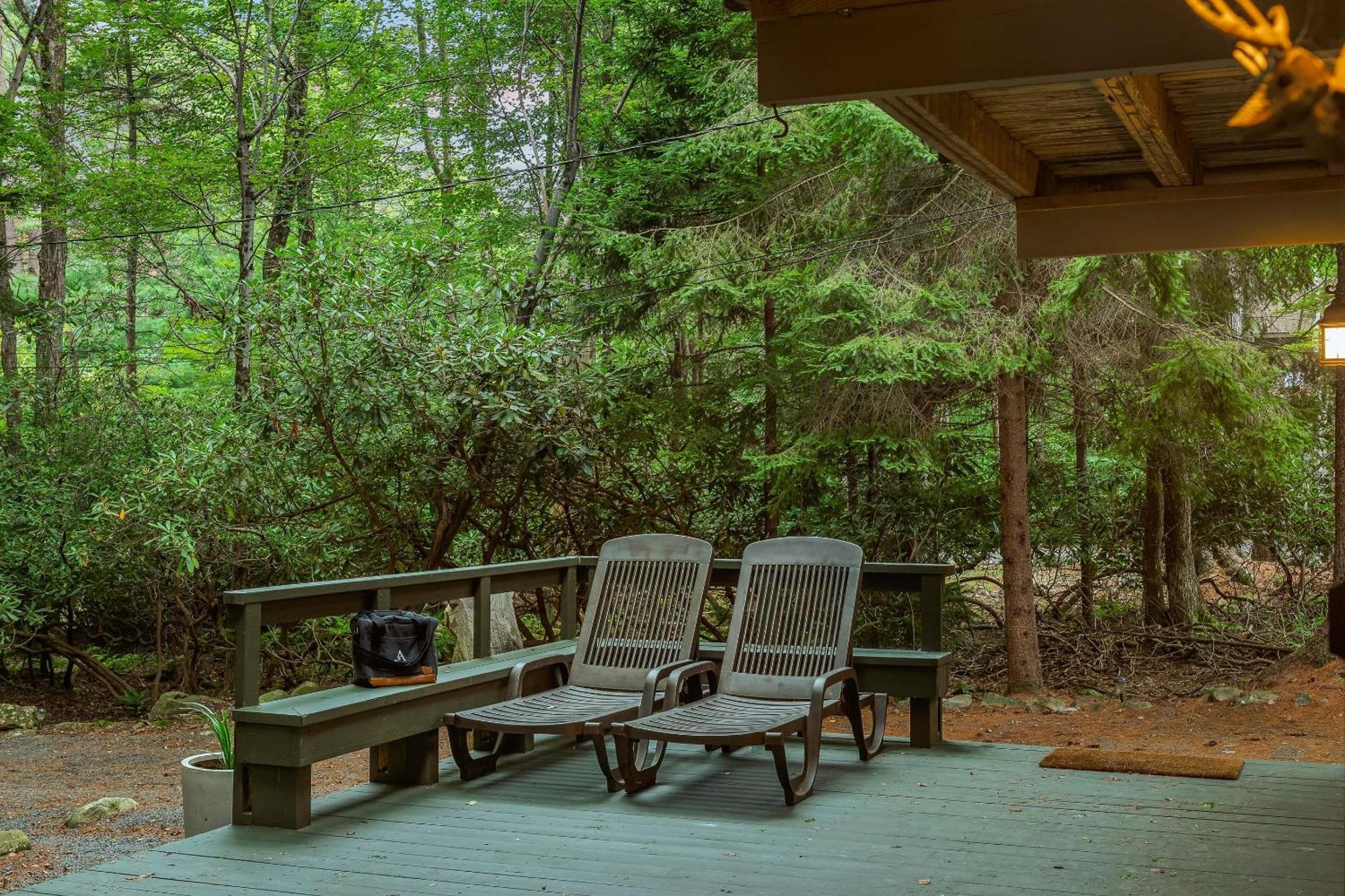 The Four Seasonal By Avantstay Hot Tub Spacious Deck Fire Pit Pocono Pines