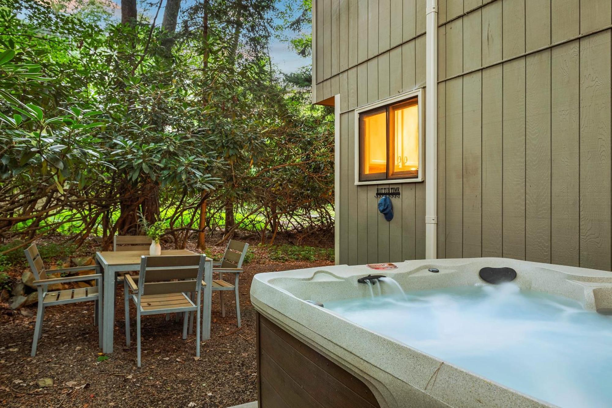 The Four Seasonal By Avantstay Hot Tub Spacious Deck Fire Pit * Pocono Pines